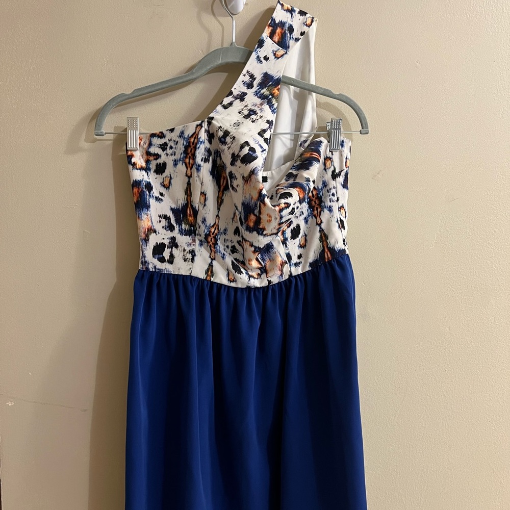 💥⌛️FINAL PRICE 🎬💸 3 for $20

Fun one shoulder flouncy hem cocktail mini dress